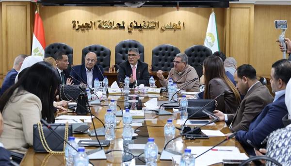محافظ الجيزة يجتمع بممثلي دوائر الهرم والدقي والعجوزة وبولاق و6 أكتوبر والواحات