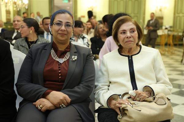 المستشارة أمل عمار تشهد تدشين كتاب "امرأة من صعيد مصر" للسفيرة ميرفت تلاوي