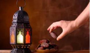 التمر والشوربة الخفيفة سر الهضم المريح والإفطار الصحي في رمضان.. فيديو