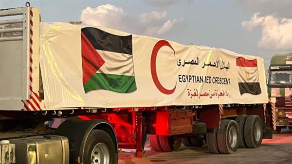 الهلال الأحمر المصري يستقبل الأشقاء الفلسطينيين ويدعم قافلة "زاد العزة" 139