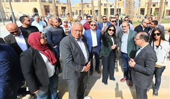 وزيرة الإسكان تقوم بجولة موسعة بمشروع "حدائق تلال الفسطاط"