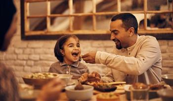 بذكاء وحب.. كيف تديرين روتين طفلك في رمضان دون تعب أو ملل؟