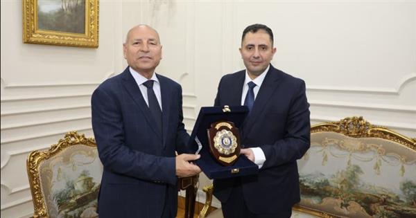 محافظ القاهرة يستقبل محافظ دمياط قبيل مغادرته لتسلم مهام عمله الجديد