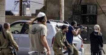   مستوطنون يهاجمون مركبات فلسطينيين شمال شرق رام الله