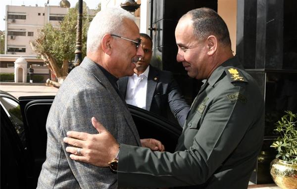 القوات المسلحة تجرى مراسم تسليم وتسلم القيادة فى تقليد عسكرى أصيل