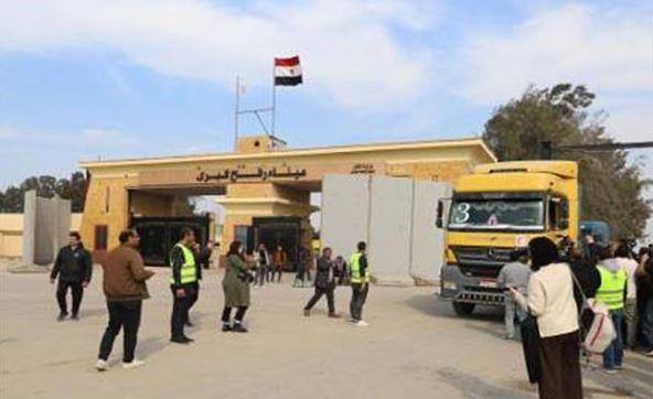 معبر رفح يستقبل دفعة جديدة من المصابين الفلسطينيين من قطاع غزة