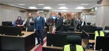 محافظ أسيوط يتفقد مركز سيطرة الشبكة الوطنية للطوارئ بالديوان العام