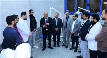   رئيس جامعة سوهاج يتفقد المرضى والأطباء ويطمئن على جودة الخدمات الطبية