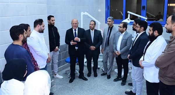رئيس جامعة سوهاج يتفقد المرضى والأطباء ويطمئن على جودة الخدمات الطبية