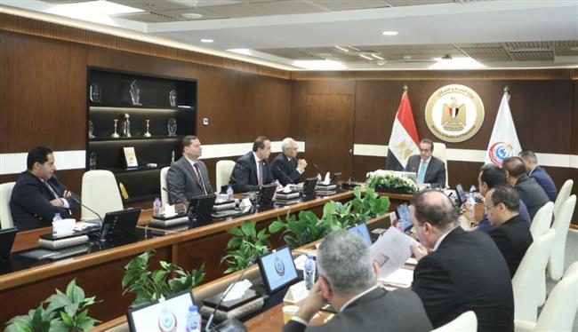 وزير الصحة يتابع الاستعدادات للتشغيل التجريبي لمنظومة التأمين الصحي الشامل بالمنيا
