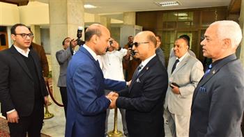  محافظ أسيوط يستقبل رئيس الجامعة 