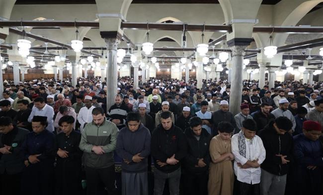 بأربع روايات.. الجامع الأزهر يكتظ بالمصلين في أولى ليالي التراويح