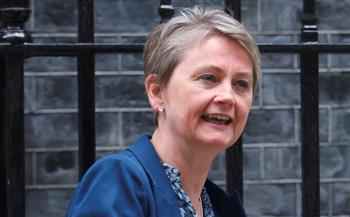   وزيرة الخارجية البريطانية: نحث على وقف إطلاق النار في السودان