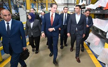   وزير الصناعة يتفقد مصنعين متخصصين في الصناعات الهندسية والغذائية بالعاشر من رمضان
