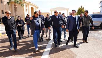 محافظ مطروح يتفقد محطات تحلية المياه بالرميلة