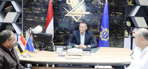 محافظ أسوان: بدء تحويل الكابلات النحاسية إلى فايبر بالصداقة الجديدة خلال الشهر الجارى