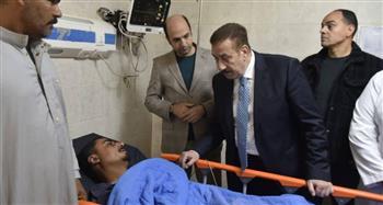 محافظ بورسعيد يطمئن على الحالة الصحية لمصابي حادث 30 يونيو