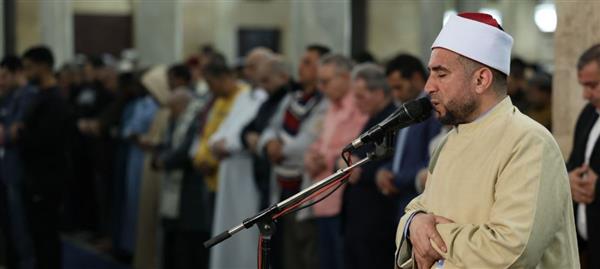 يعمرون مساجد الله.. آلاف المصلين يؤدون صلاتي العشاء والتراويح بالجامع الأزهر في الليلة الثانية من رمضان