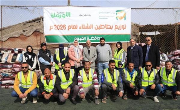جمعية البنك الأهلي المصري للأعمال الخيرية توزع 1000 بطانية بالفيوم