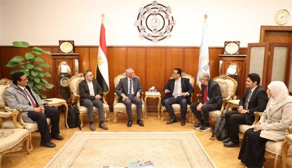 رئيس المركز القومي للبحوث بستقبل وفدا بريطانيا لمتابعة مشروع تحلية المياة