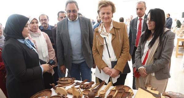 محافظ قنا وسفيرة الاتحاد الأوروبي يتفقدان مشروع تطوير "كورنيش النيل" ومعرض الحرف التراثية