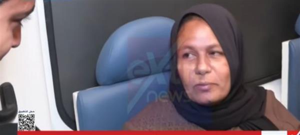 أول لقاء مع أم فلسطينية من غزة بعد عبورها معبر رفح: «الحمد لله وصلنا أرض مصر»