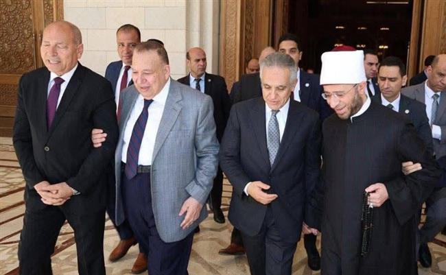 محافظ القاهرة يشهد صلاة الجمعة بمسجد مصر الكبير في رمضان