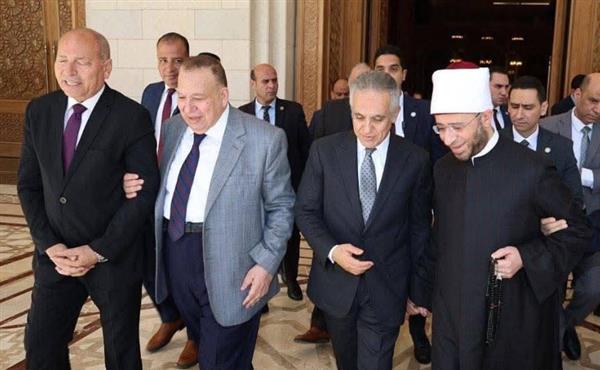 محافظ القاهرة يشهد صلاة الجمعة بمسجد مصر الكبير في رمضان