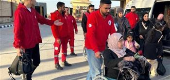 الهلال الأحمر المصري يقدم الخدمات الإغاثية للدفعة الـ 15 من الجرحى والمصابين الفلسطينيين