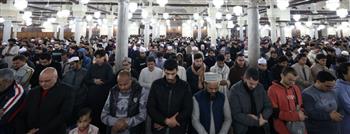   آلاف المصلين بالجامع الأزهر يحيون الليلة الرابعة من رمضان في صلاتي العشاء والتراويح
