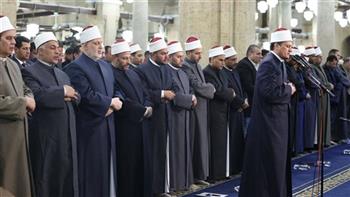   آلاف المصلين بالجامع الأزهر يحيون الليلة الرابعة من رمضان في صلاتي العشاء والتراويح