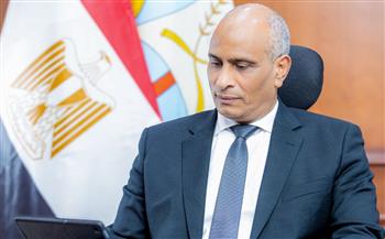   محافظ كفر الشيخ يتابع أعمال الرصف بالرياض ضمن مشروعات الخطة الاستثمارية
