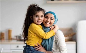 تعامل الأم مع الطفل غير الصائم في رمضان