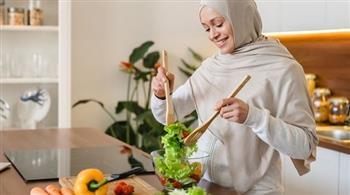 كيف تنجو الأم من ضغوط المطبخ والمسؤوليات في رمضان؟