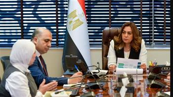   وزيرة التنمية المحلية تتابع آخر مستجدات جهود الوزارة للحد من استخدام الأكياس البلاستيكية 