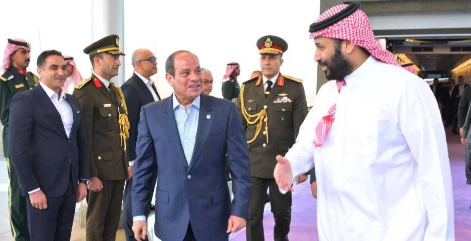 الرئيس السيسي يصل جدة في زيارة رسمية للمملكة