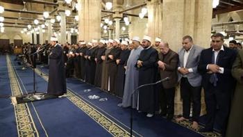   قانتين لله.. آلاف المصلين يحيون الليلة الخامسة من رمضان لأداء صلاتي العشاء والتراويح بالجامع الأزهر
