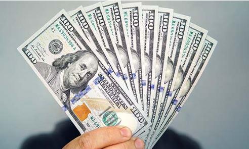 الدولار يحافظ على مستواه.. حركة سعرية هادئة في البنوك