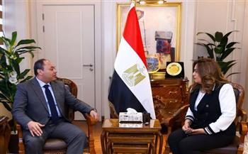   وزيرة التنمية المحلية تتابع مع رئيس هيئة تنمية الصعيد المشروعات التنموية الجارية