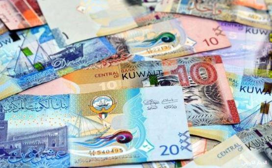 سعر الدينار الكويتي يشهد استقرارًا نسبيًا في السوق المحلية