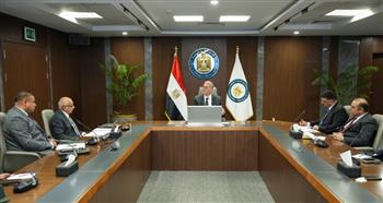   وزير البترول يعقد اجتماعاً مع مجلس إدارة هيئة الثروة المعدنية والصناعات التعدينية.