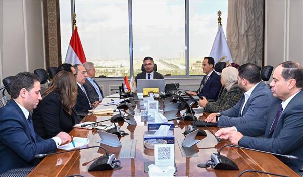 وزير التموين يبحث مع "حياة كريمة" تعزيز العمل المشترك