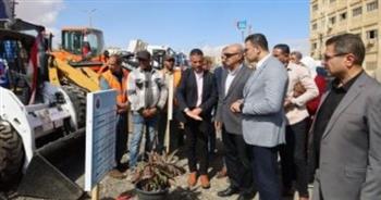   محافظ السويس يشهد إصطفاف معدات الأحياء ويوجه بتدريب السائقين والفنيين