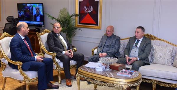وزير العمل يؤكد على ترسّيخ مبادئ الحوار الاجتماعي مع ممثلي نقابات العمالية