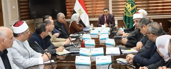 محافظ القليوبية يعقد اجتماعه الأول بمديري مديريات الخدمات لمتابعة سير العمل بالمحافظة