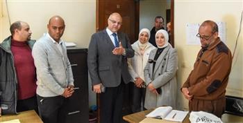 جولة ميدانية للمحافظ لمتابعة أداء مراكز خدمة المواطنين بالإسكندرية