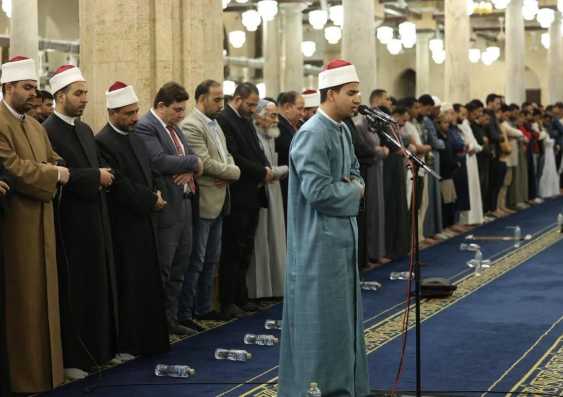«ركعًا سُجدًا».. الأزهر يعج بآلاف المصلين في سادس ليالي رمضان