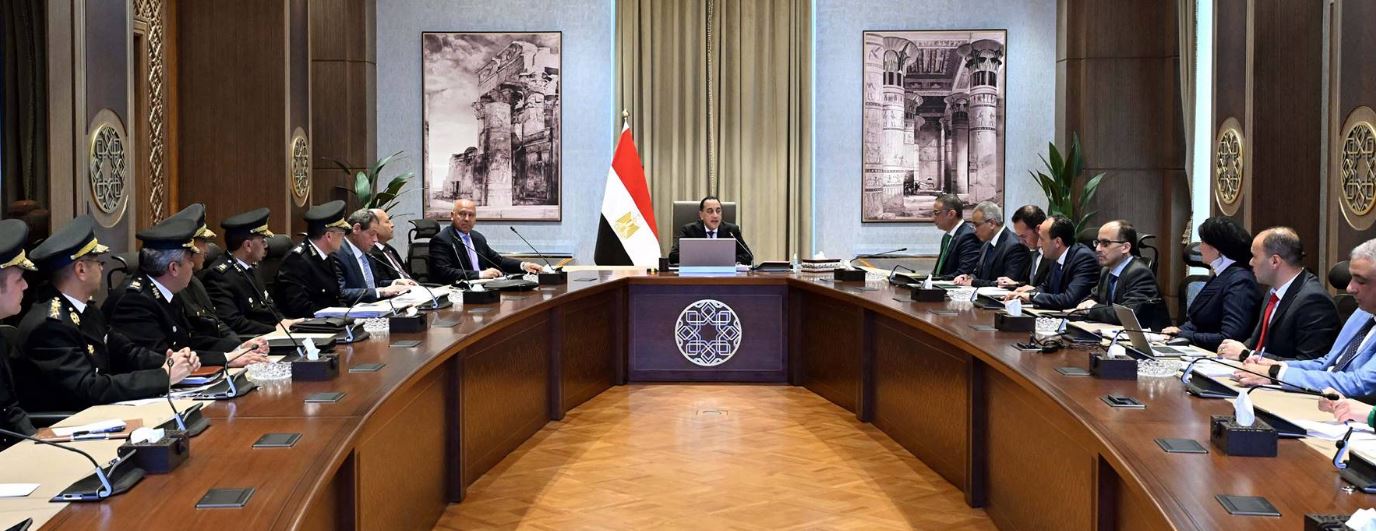 مصطفى مدبولي يتابع تطوير الطريق الدائري وحلول الزحام