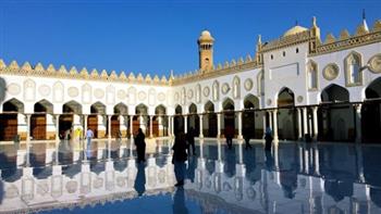   وكيل الأزهر يشارك الطلاب الوافدين مائدة الإفطار بصحن الجامع الأزهر 
