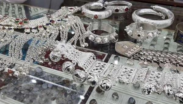 تراجع أسعار الفضة في بداية تعاملات اليوم
